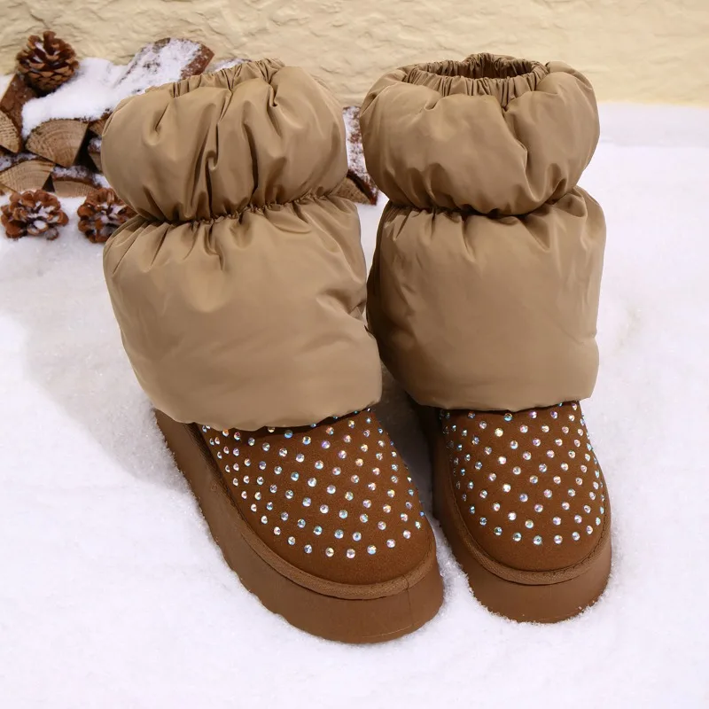 Новые бархатные утолщенные хлопковые туфли, женские зимние нескользящие теплые универсальные модные зимние ботинки на платформе, зима 2025 г.
Новые бархатные утолщенные хлопковые туфли, женские зимние нескользящие теплые универсальные модные зимние ботинки на платформе, зима 2025 г.