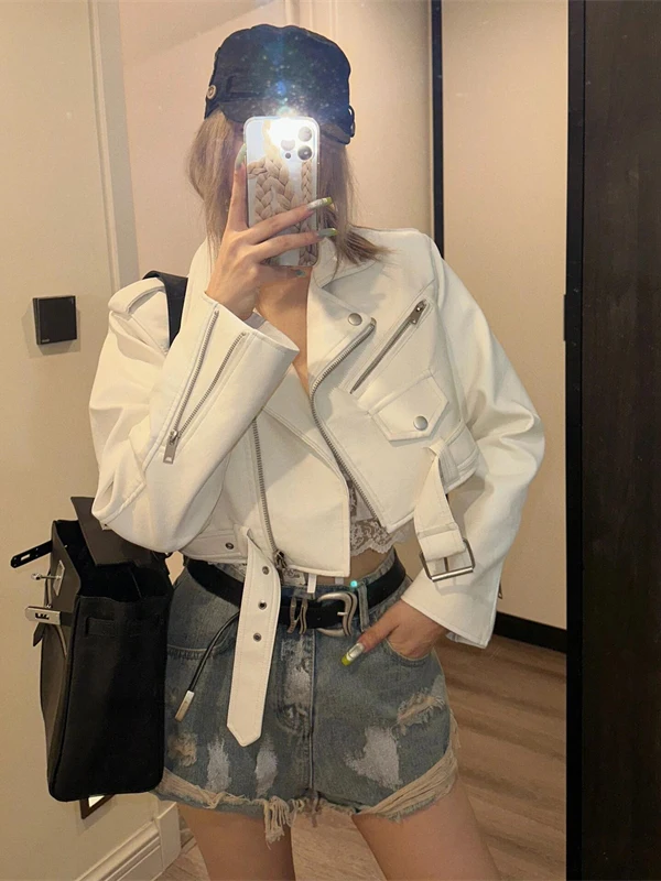 Cool Short Biker Leather Jacket Women's Autumn Fashion Design Waist-Cinching Coat with Big Pockets And Notch Collar
Cool Short Biker Leather Jacket Women's Autumn Fashion Design Waist-Cinching Coat with Big Pockets And Notch Collar