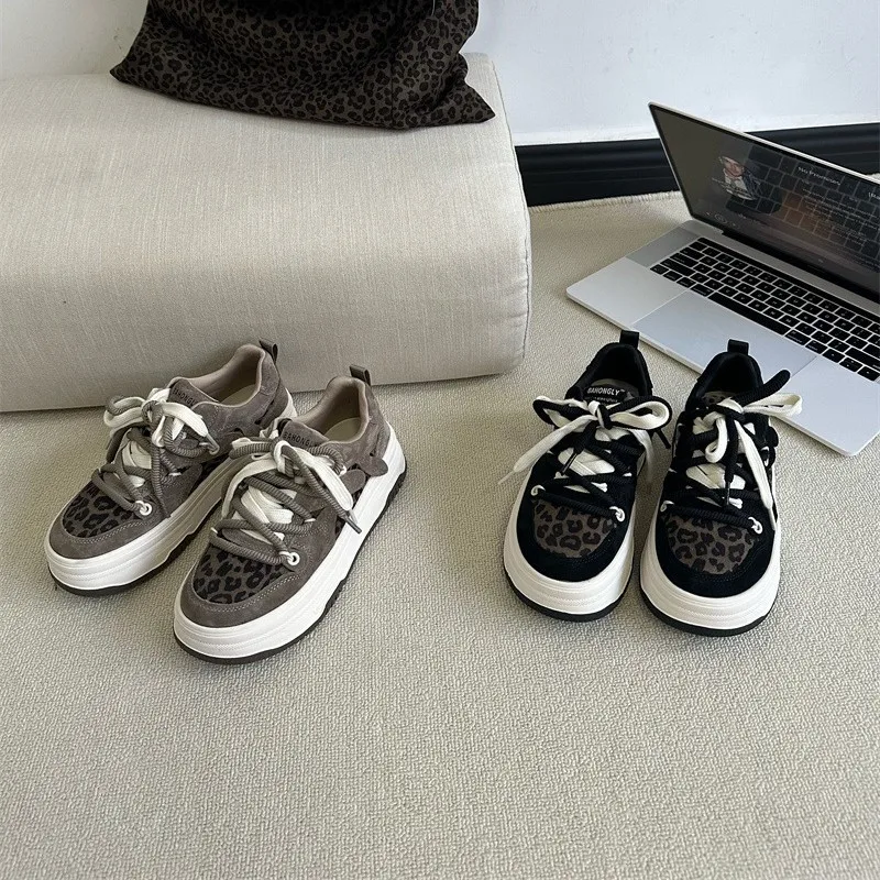 2025 Autumn and Winter New Round Toe Double Strap Genuine Leather Thick Bottom Versatile Low Top Casual Sneakers for Women
2025 Autumn and Winter New Round Toe Double Strap Genuine Leather Thick Bottom Versatile Low Top Casual Sneakers for Women