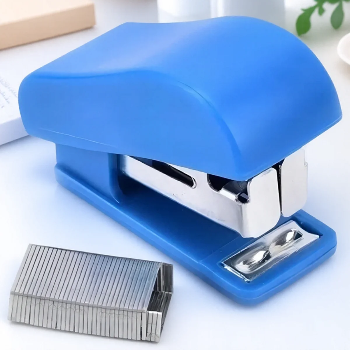 Mini Stapler Set Portable Office Supplies Cute Gift with 50 Staples 09cm for A4 Paper Random Color
Mini Stapler Set Portable Office Supplies Cute Gift with 50 Staples 09cm for A4 Paper Random Color