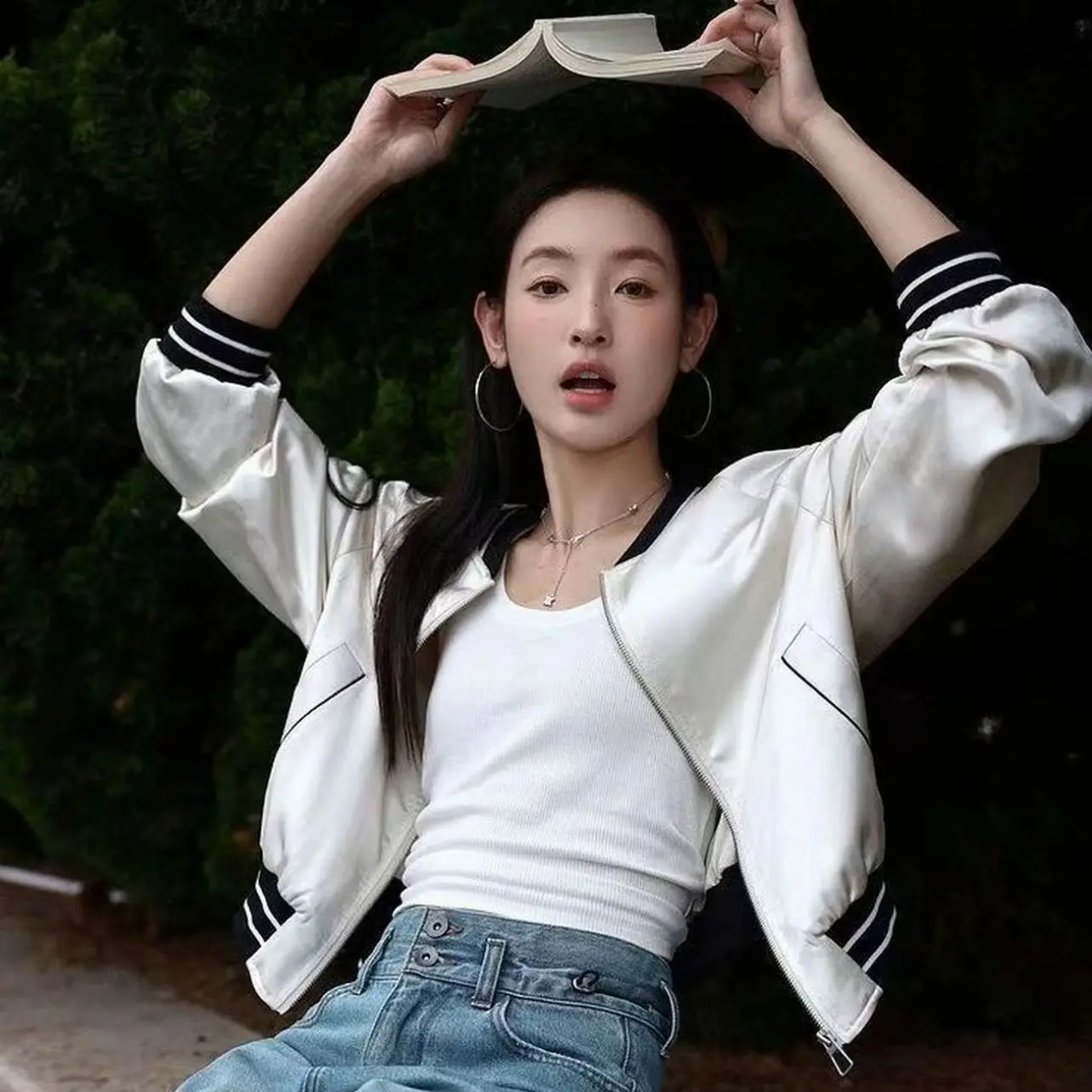 Бейсбольные куртки с нашивками, черно-белые, женские, зимние, утепленные, на шнурке, эластичные, с множеством карманов, в стиле сафари, водонепроницаемые, в стиле Highstreet Y2K
Бейсбольные куртки с нашивками, черно-белые, женские, зимние, утепленные, на шнурке, эластичные, с множеством карманов, в стиле сафари, водонепроницаемые, в стиле Highstreet Y2K