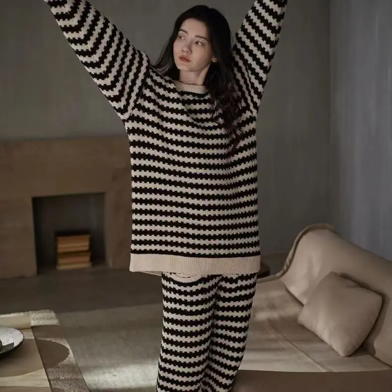 2026 Autumn/Winter Striped Knit Set Women Half-Fleece O-Neck Long Sleeve Pullover + Trousers 2-Piece Set Home Wear Or Outerwear
2026 Autumn/Winter Striped Knit Set Women Half-Fleece O-Neck Long Sleeve Pullover + Trousers 2-Piece Set Home Wear Or Outerwear