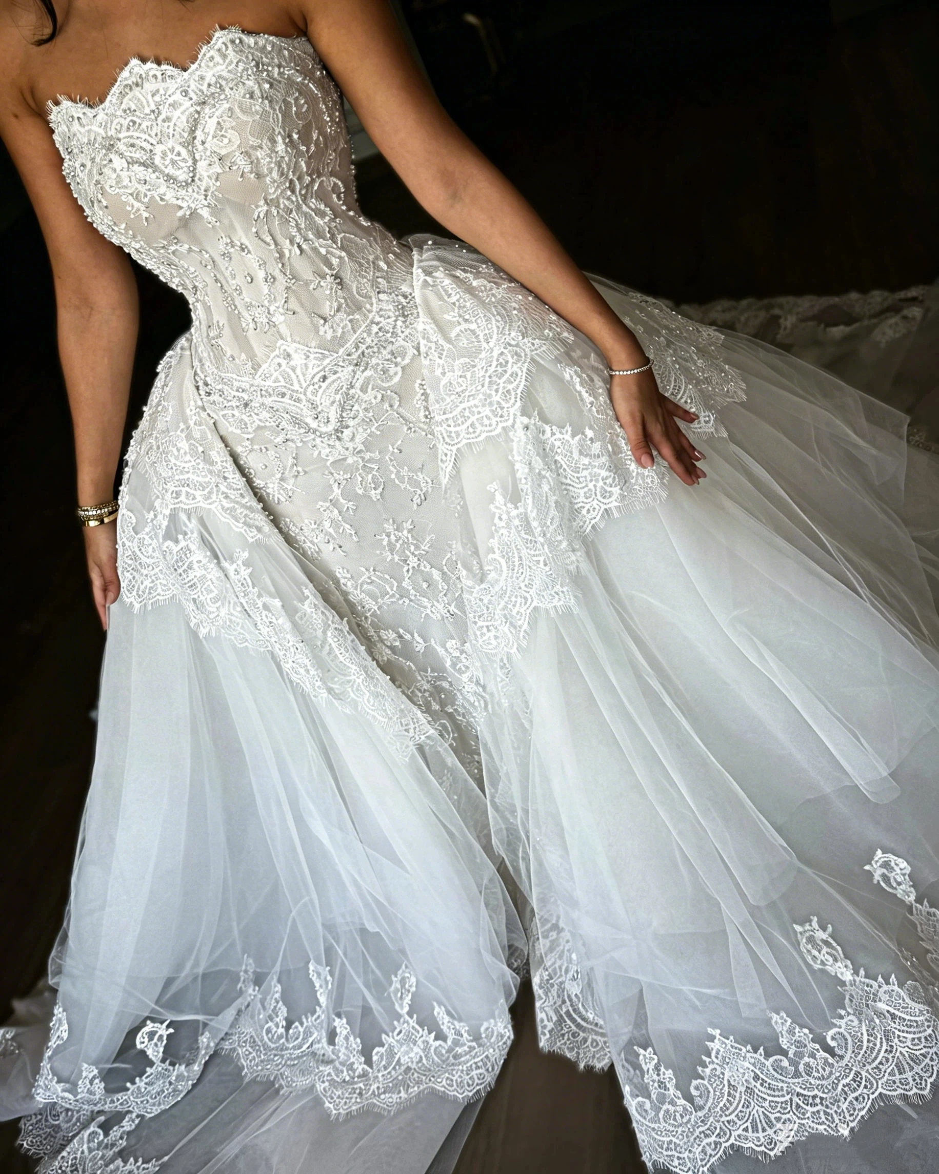 Strapless Detachable Ball Gown Wedding Dress Lace Beaded Corset Bridal Gown Tiered Tulle with Train Vestido De Novia Customized
Strapless Detachable Ball Gown Wedding Dress Lace Beaded Corset Bridal Gown Tiered Tulle with Train Vestido De Novia Customized