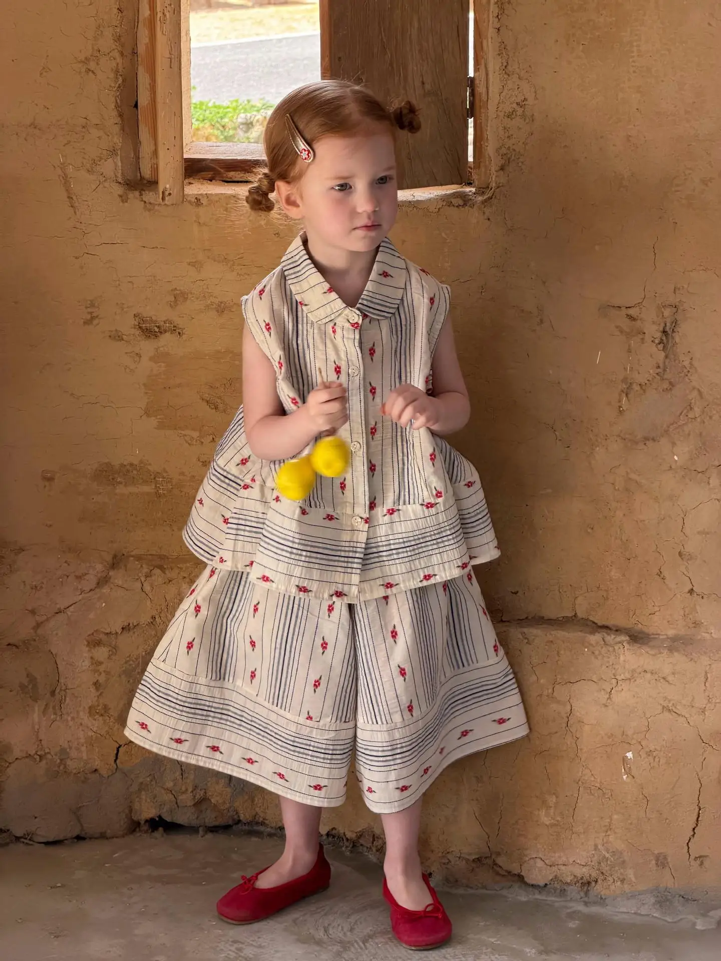 Korean Children Clothing 2026 Summer New Girls Set Sleeveless Vest Turn-down Collar Shirt Pants Two-piece Set
Korean Children Clothing 2026 Summer New Girls Set Sleeveless Vest Turn-down Collar Shirt Pants Two-piece Set