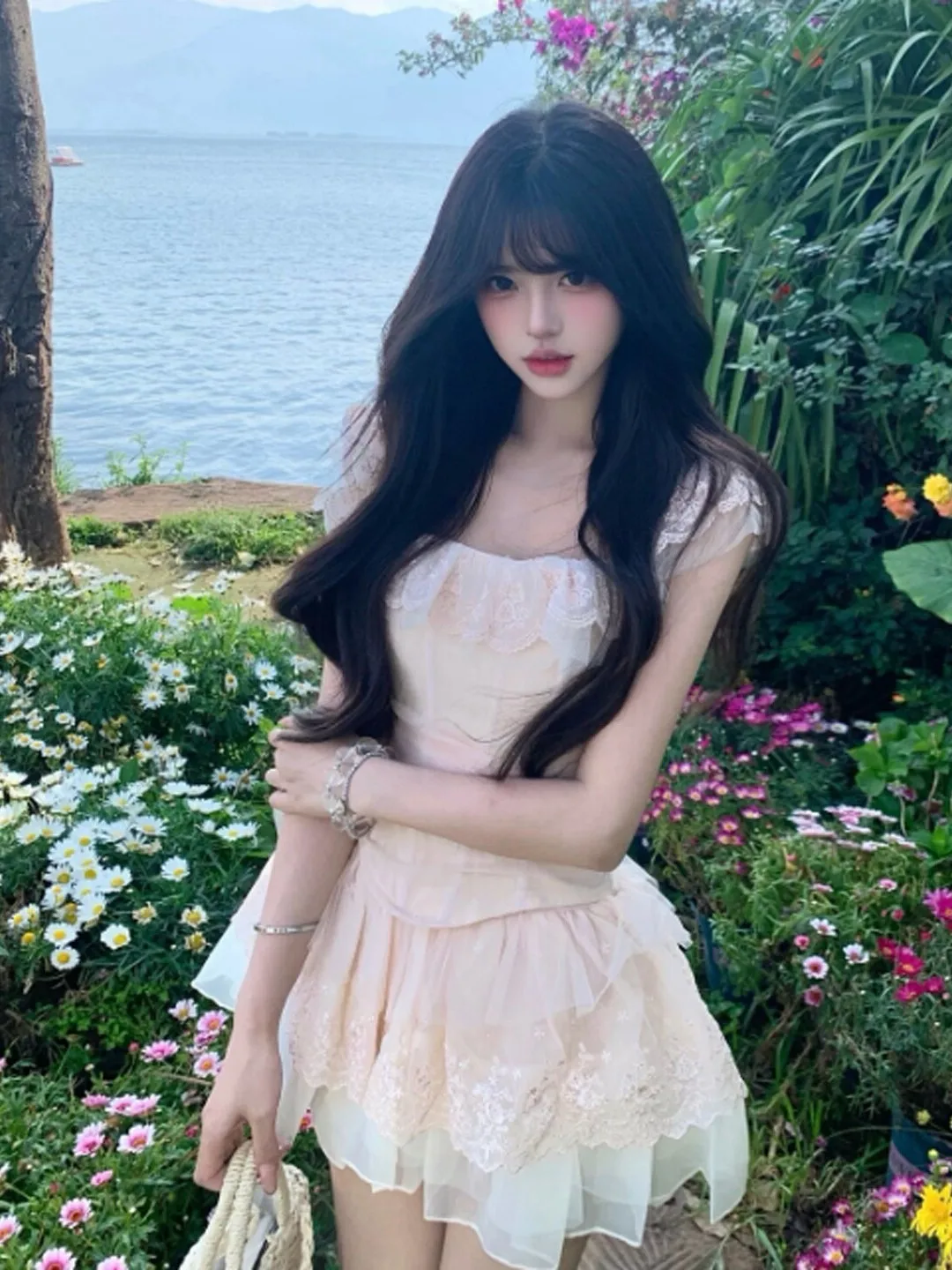 Sweet Gentle Wind Waist-Cinching Puffy Fairy Halter Dress Small Size Extremely Attractive Dress Summer 2026 Fashion Set
Sweet Gentle Wind Waist-Cinching Puffy Fairy Halter Dress Small Size Extremely Attractive Dress Summer 2026 Fashion Set