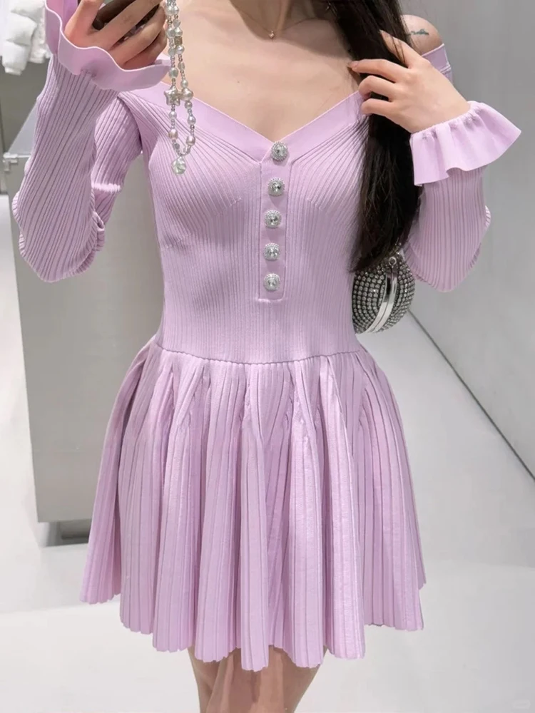 Pink off-the-shoulder knitted dress temperament fashion V-neck one-line shoulder long-sleeved women's dress 2025 summer new
Pink off-the-shoulder knitted dress temperament fashion V-neck one-line shoulder long-sleeved women's dress 2025 summer new