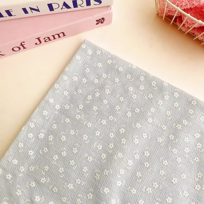 145x50cm light blue floral fabric, suitable for making handmade DIY bags, clothing, tablecloths, curtains, and home fabric.
145x50cm light blue floral fabric, suitable for making handmade DIY bags, clothing, tablecloths, curtains, and home fabric.