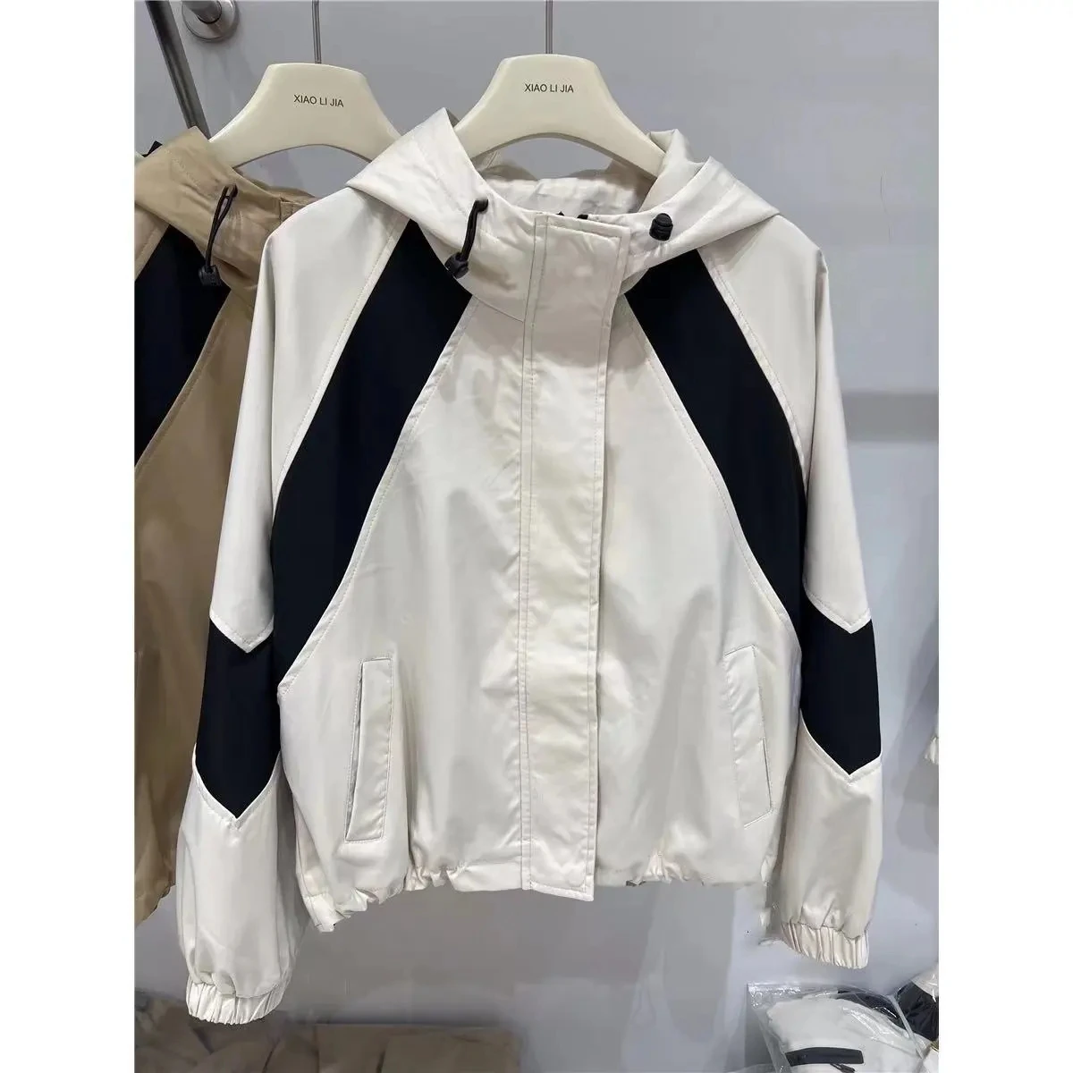 Women Spring Autumn Color Blocked Hooded Jacket Women's Jacket New Women Hooded Baseball Uniform 2025 Fashion Jacket Women Coat
Women Spring Autumn Color Blocked Hooded Jacket Women's Jacket New Women Hooded Baseball Uniform 2025 Fashion Jacket Women Coat