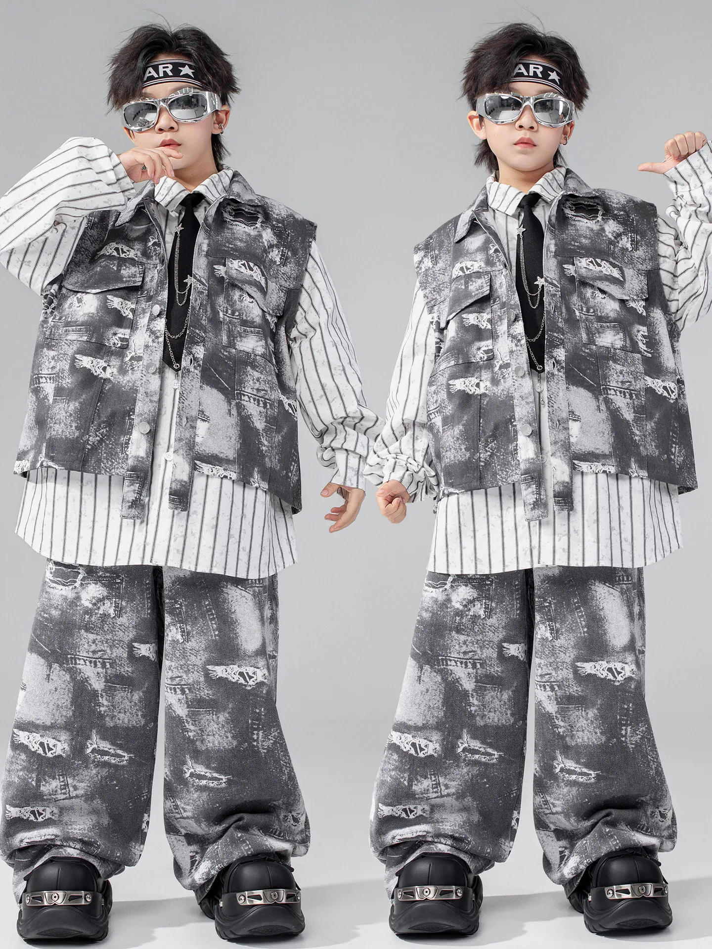 2026 Modern Jazz Dance Performance Stage Costumes For Boys Loose Vest Hiphop Pants Streetwear Girls Hip Hop Clothing DQS21725
2026 Modern Jazz Dance Performance Stage Costumes For Boys Loose Vest Hiphop Pants Streetwear Girls Hip Hop Clothing DQS21725