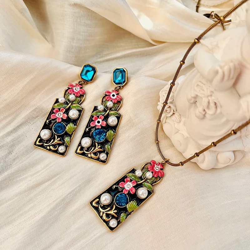 Russia Style Retro Pink Enamel Craftsmanship Flower Earrings, Glass Pearls Glued Rhinestones Embellished Pendant Necklace Set
Russia Style Retro Pink Enamel Craftsmanship Flower Earrings, Glass Pearls Glued Rhinestones Embellished Pendant Necklace Set