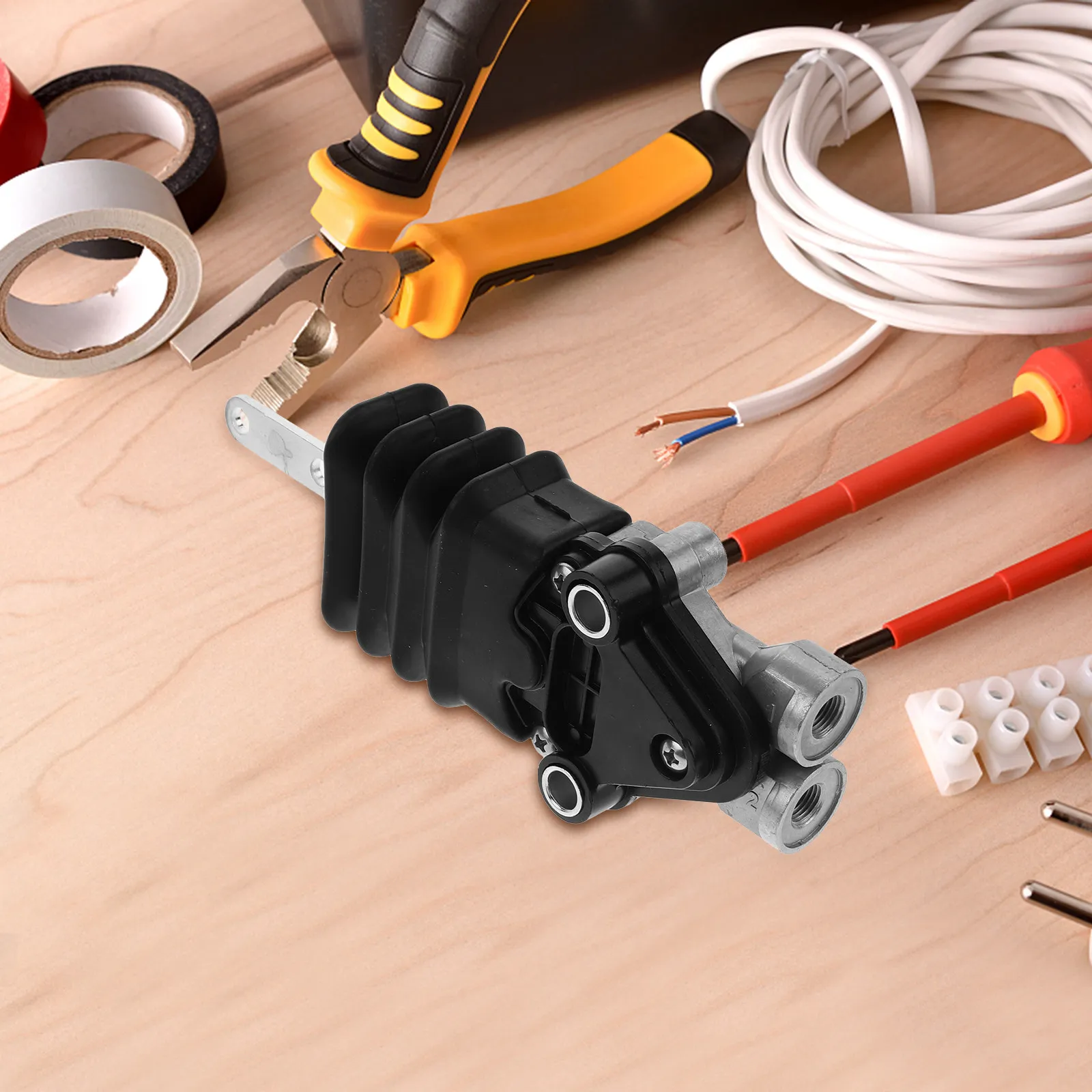 Air Suspension Height Control Valve for Truck Trailer Cabin Adjustable Stable Air Standard Leveling Valve Replacement for Bus
Air Suspension Height Control Valve for Truck Trailer Cabin Adjustable Stable Air Standard Leveling Valve Replacement for Bus