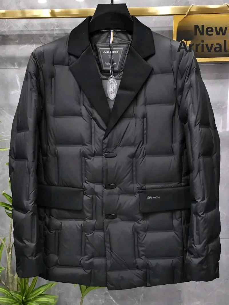 Мужская повседневная модная легкая пуховая куртка-пиджак, универсальная, зимняя, новинка, приталенный крой, с декоративными пуговицами, не требует глажки
Мужская повседневная модная легкая пуховая куртка-пиджак, универсальная, зимняя, новинка, приталенный крой, с декоративными пуговицами, не требует глажки