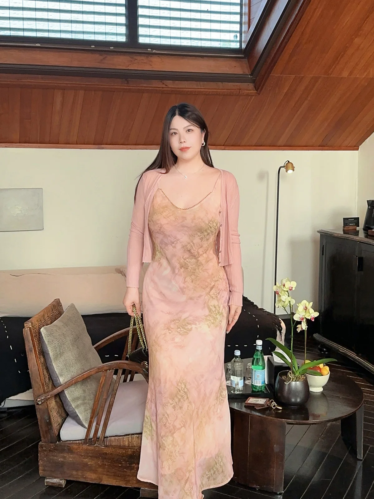 Elegant Large Size Strapless V-Neck Dress Gentle Whitening Sleeveless Long Dress with Soft Lighting Sensation New 2026 Model
Elegant Large Size Strapless V-Neck Dress Gentle Whitening Sleeveless Long Dress with Soft Lighting Sensation New 2026 Model