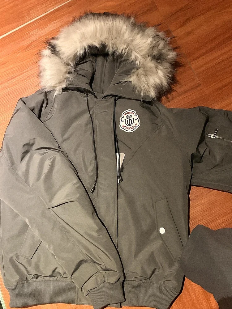 Thiened American Street Sle Women's Cotton Jaet with Large Fur Collar Loose Fit Warm Winter Coat for Commuting
Thiened American Street Sle Women's Cotton Jaet with Large Fur Collar Loose Fit Warm Winter Coat for Commuting