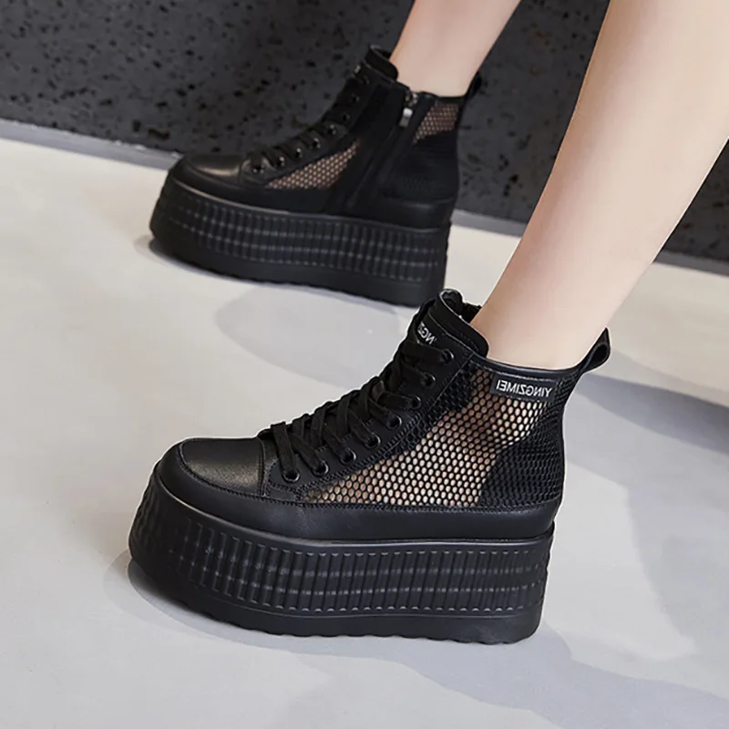 Белые женские туфли на толстой подошве, новинка 2023 года, летние высокие повседневные кроссовки с полой сеткой, универсальные женские трендовые туфли на массивном каблуке
Белые женские туфли на толстой подошве, новинка 2023 года, летние высокие повседневные кроссовки с полой сеткой, универсальные женские трендовые туфли на массивном каблуке