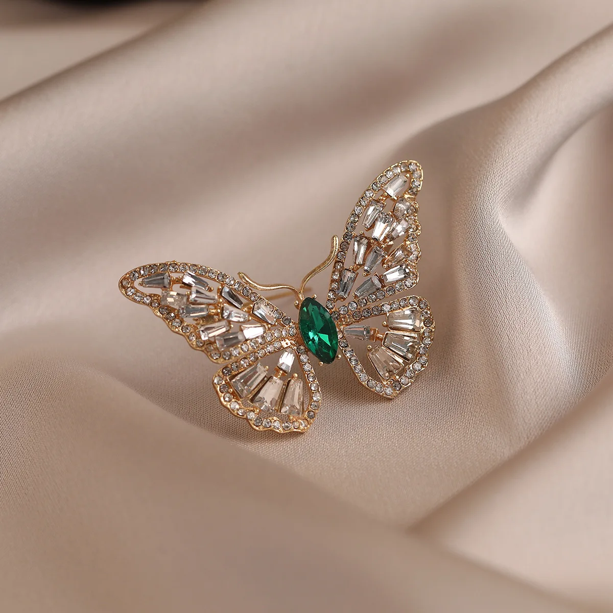 2PC new hollow butterfly brooch, high-end light luxury retro brooch coat temperament suit pin
2PC new hollow butterfly brooch, high-end light luxury retro brooch coat temperament suit pin