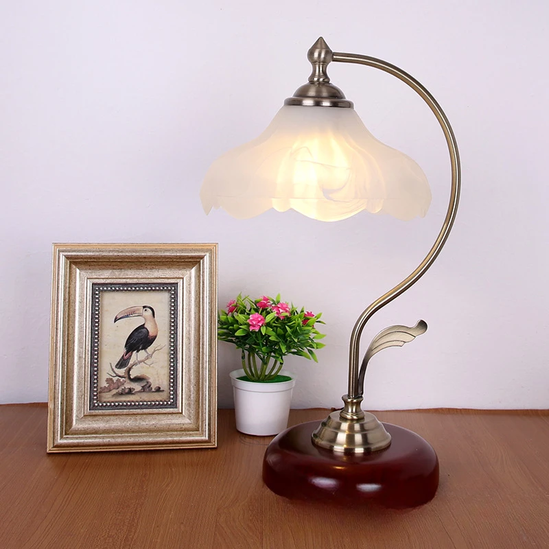 Creative and fashionable dining room living room decorative table lamp American broccoli bedroom romantic and warm bedside table
Creative and fashionable dining room living room decorative table lamp American broccoli bedroom romantic and warm bedside table