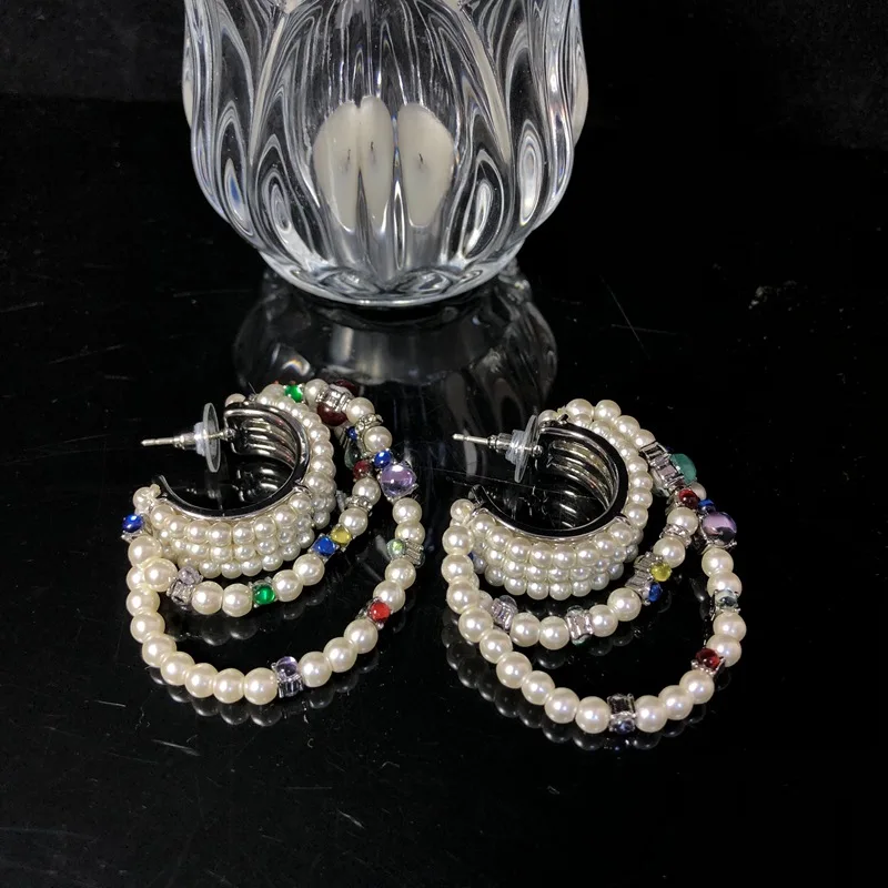 Vintage Classic Design Medieval Style Earrings C-shaped Earrings Hand-woven Pearl Hoops Temperament Versatile Earrings
Vintage Classic Design Medieval Style Earrings C-shaped Earrings Hand-woven Pearl Hoops Temperament Versatile Earrings