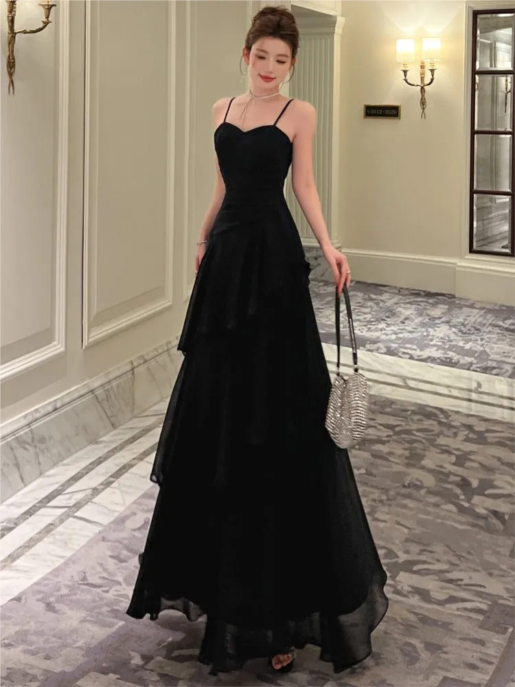 A new Hepburn style halter design with cinched waist and ruffled hem long skirt
A new Hepburn style halter design with cinched waist and ruffled hem long skirt
