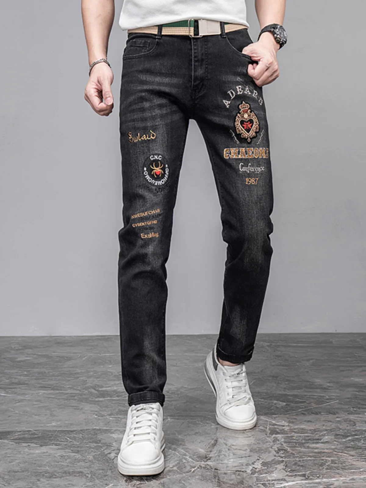 Elegant Embroidered Slim Fit Straight Leg Jeans for Men Trendy Brand Badge Black Casual Cotton Stretch Denim Autumn Wear
Elegant Embroidered Slim Fit Straight Leg Jeans for Men Trendy Brand Badge Black Casual Cotton Stretch Denim Autumn Wear