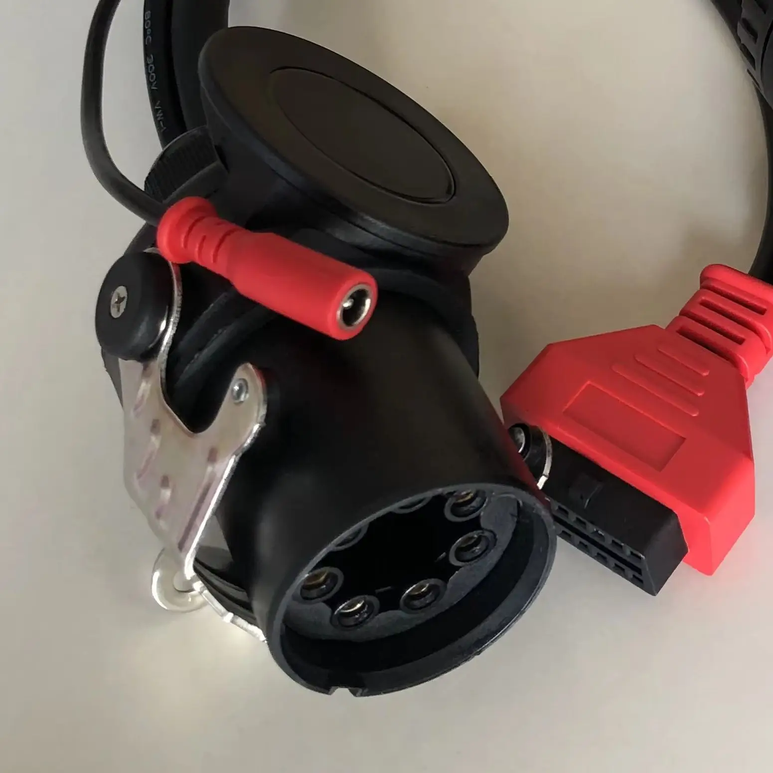 New Adapter Cable EBS ISO 7638 OBD2 Trailer Diagnostic for Bosch ,for Autel, for Autocom and Other Truck Vehicles
New Adapter Cable EBS ISO 7638 OBD2 Trailer Diagnostic for Bosch ,for Autel, for Autocom and Other Truck Vehicles