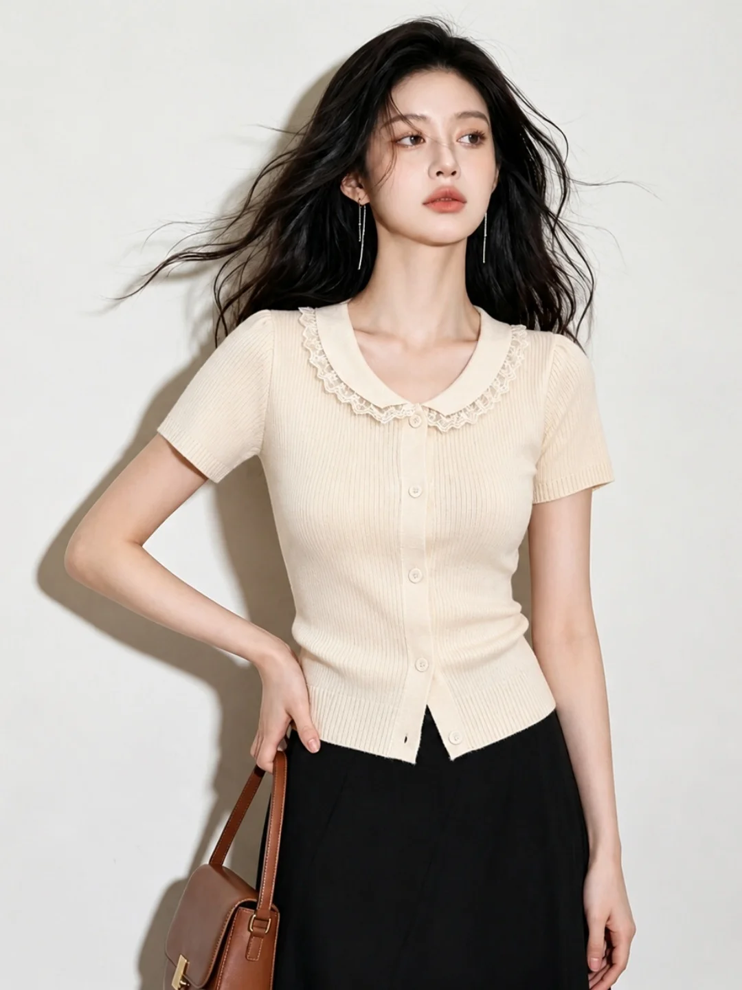 Summer Lace Trim Knit Shirt Short Sleeve Doll Collar Commute Single Button Design Sense Korean Style Straight Tube Silk Top
Summer Lace Trim Knit Shirt Short Sleeve Doll Collar Commute Single Button Design Sense Korean Style Straight Tube Silk Top