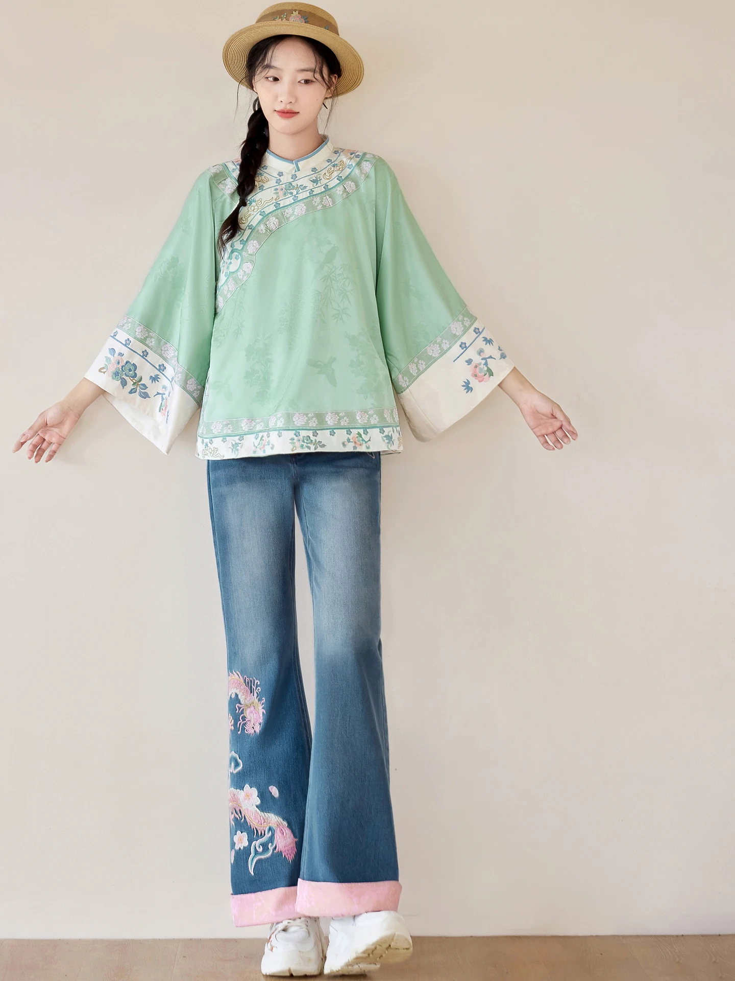 Оригинальные облегающие женские джинсы с вышивкой в национальном стиле, повседневные длинные брюки, осенне-зимние хлопковые прямые брюки
Оригинальные облегающие женские джинсы с вышивкой в национальном стиле, повседневные длинные брюки, осенне-зимние хлопковые прямые брюки