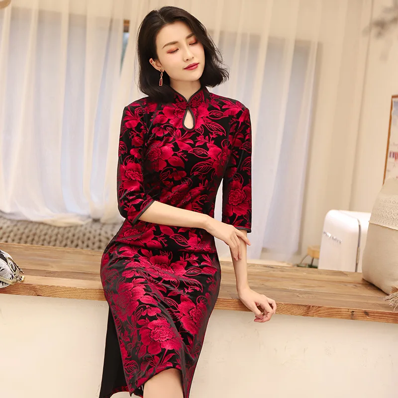 Women Red Velvet Cheongsam Chinese Style Female Vintage Long Dress Plus Size Qipao Long Sleeve Elastic Evening Dresses
Women Red Velvet Cheongsam Chinese Style Female Vintage Long Dress Plus Size Qipao Long Sleeve Elastic Evening Dresses