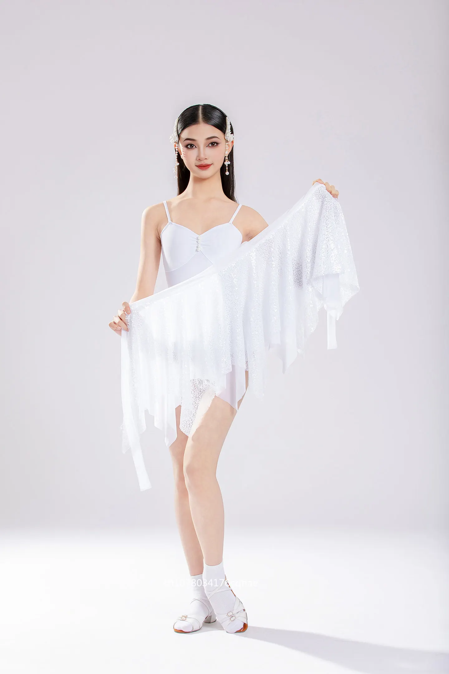 Children Ladies White Latin Dancewear Asymmetrical Skirt Adult Ballroom Competition Practice Dance Dress
Children Ladies White Latin Dancewear Asymmetrical Skirt Adult Ballroom Competition Practice Dance Dress