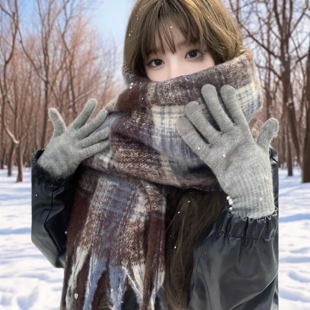 Simple Mohair Plaid Wool Scarf Plush Thicken Winter Cashmere Scarves Warm Korean Style Long Shawl Women/Men
Simple Mohair Plaid Wool Scarf Plush Thicken Winter Cashmere Scarves Warm Korean Style Long Shawl Women/Men