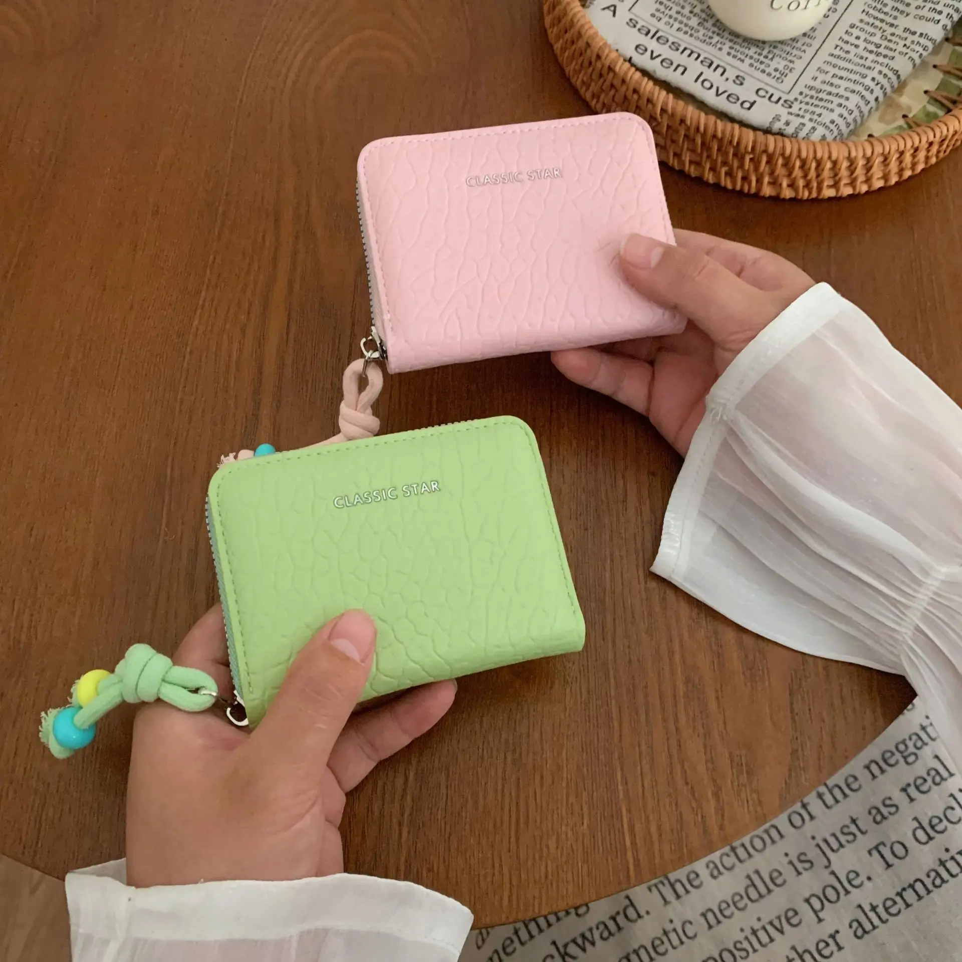 Short student student wallet with zipper pocket for loose change and coin storage
Short student student wallet with zipper pocket for loose change and coin storage