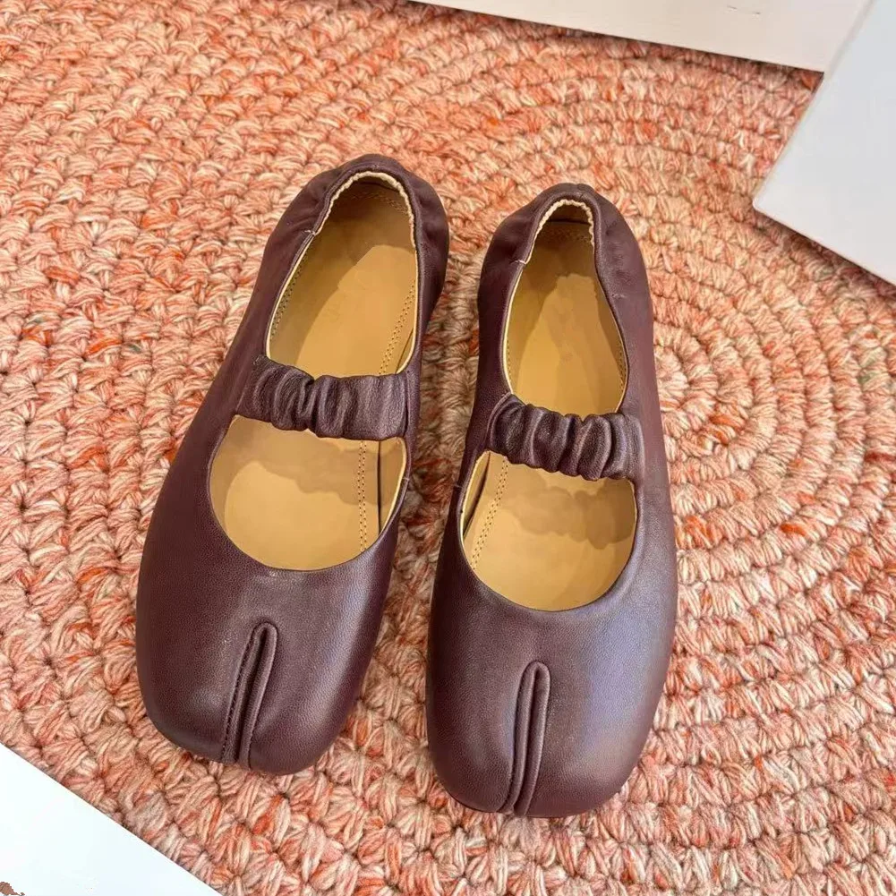 Vintage-style genuine leather Mary Jane shoes for women, single buckle strap, low flat heel, round toe, and casual office wear
Vintage-style genuine leather Mary Jane shoes for women, single buckle strap, low flat heel, round toe, and casual office wear