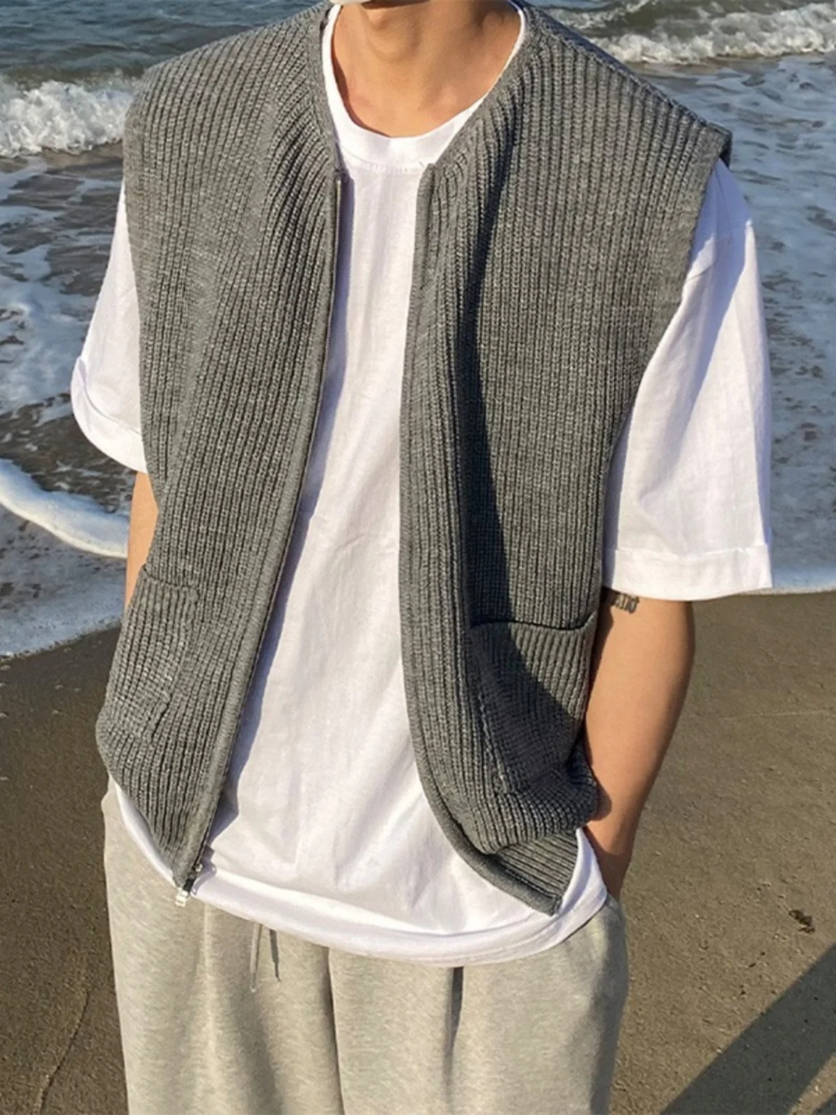 Мужской вязаный жилет в японском стиле, модный, оригинальный, в студенческом стиле, с молнией на плече, кардиган-пальто
Мужской вязаный жилет в японском стиле, модный, оригинальный, в студенческом стиле, с молнией на плече, кардиган-пальто