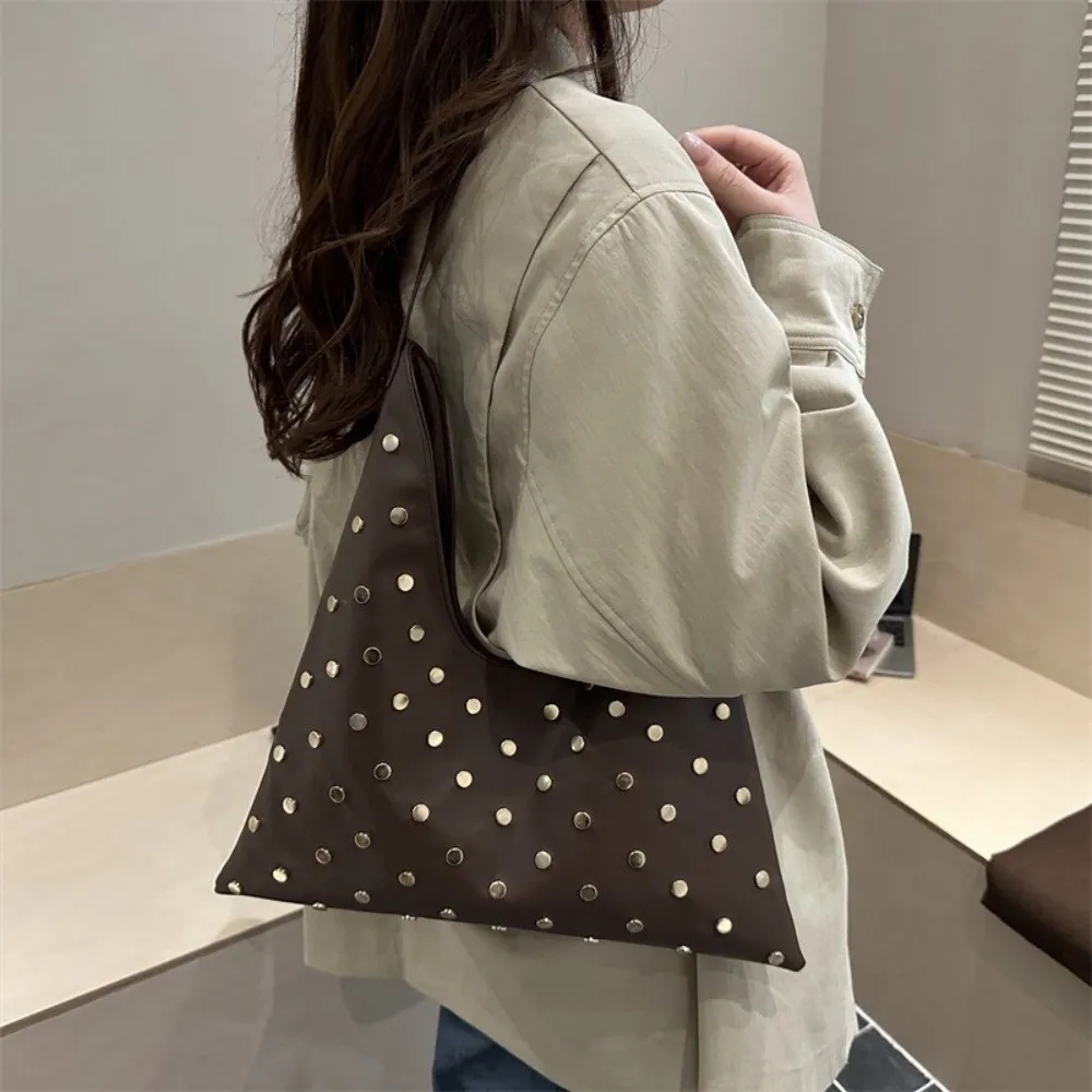 Large Capacity Rivet Shoulder Bag Magnetic Button Lightweight PU Leather Armpit Bag Unique Soft Underarm Bucket Handbag Women
Large Capacity Rivet Shoulder Bag Magnetic Button Lightweight PU Leather Armpit Bag Unique Soft Underarm Bucket Handbag Women