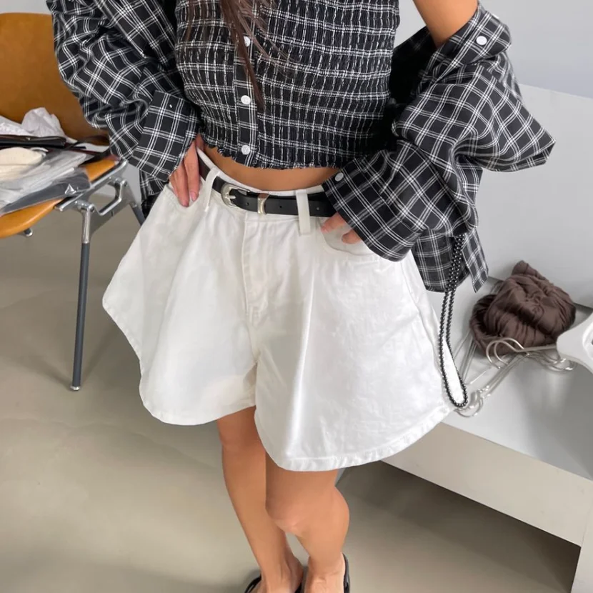 High Waist A-Line Denim Shorts Casual Chic Fashionable Pleated Summer 2026 Women's Loose Fit Cotton Jeans Shorts
High Waist A-Line Denim Shorts Casual Chic Fashionable Pleated Summer 2026 Women's Loose Fit Cotton Jeans Shorts