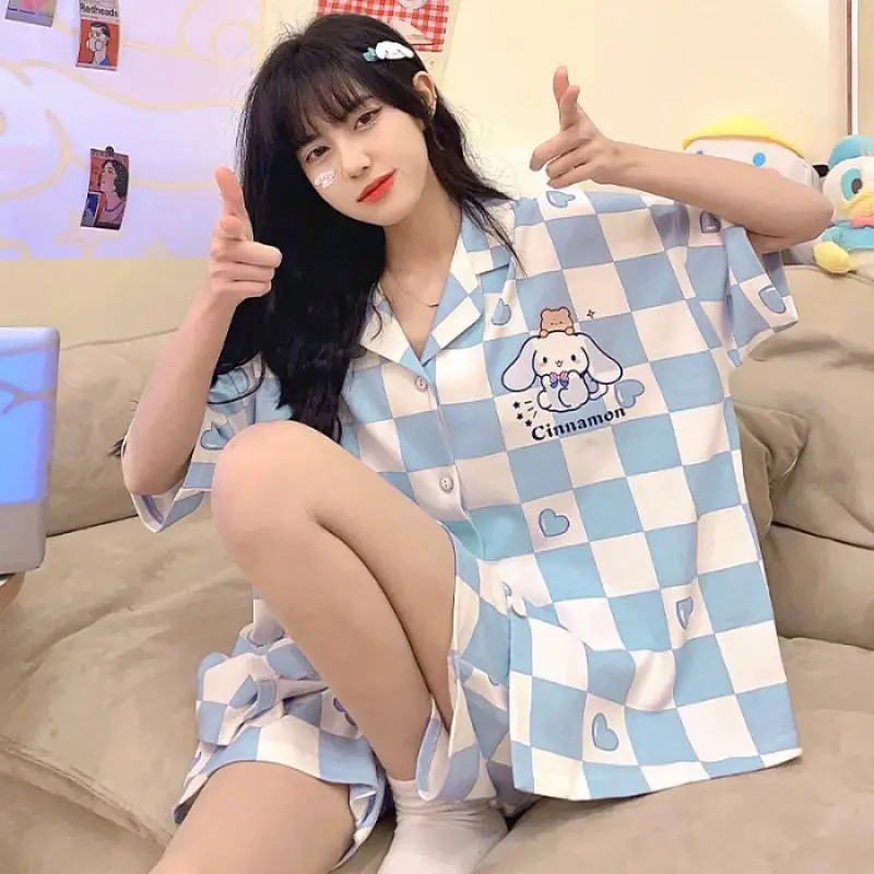 Пижамный комплект Cinnamoroll Kawaii Sanrio My Melody Новинка Лето ледяной шелк с короткими рукавами милый мягкий мультяшный отдых свободная одежда для отдыха
Пижамный комплект Cinnamoroll Kawaii Sanrio My Melody Новинка Лето ледяной шелк с короткими рукавами милый мягкий мультяшный отдых свободная одежда для отдыха