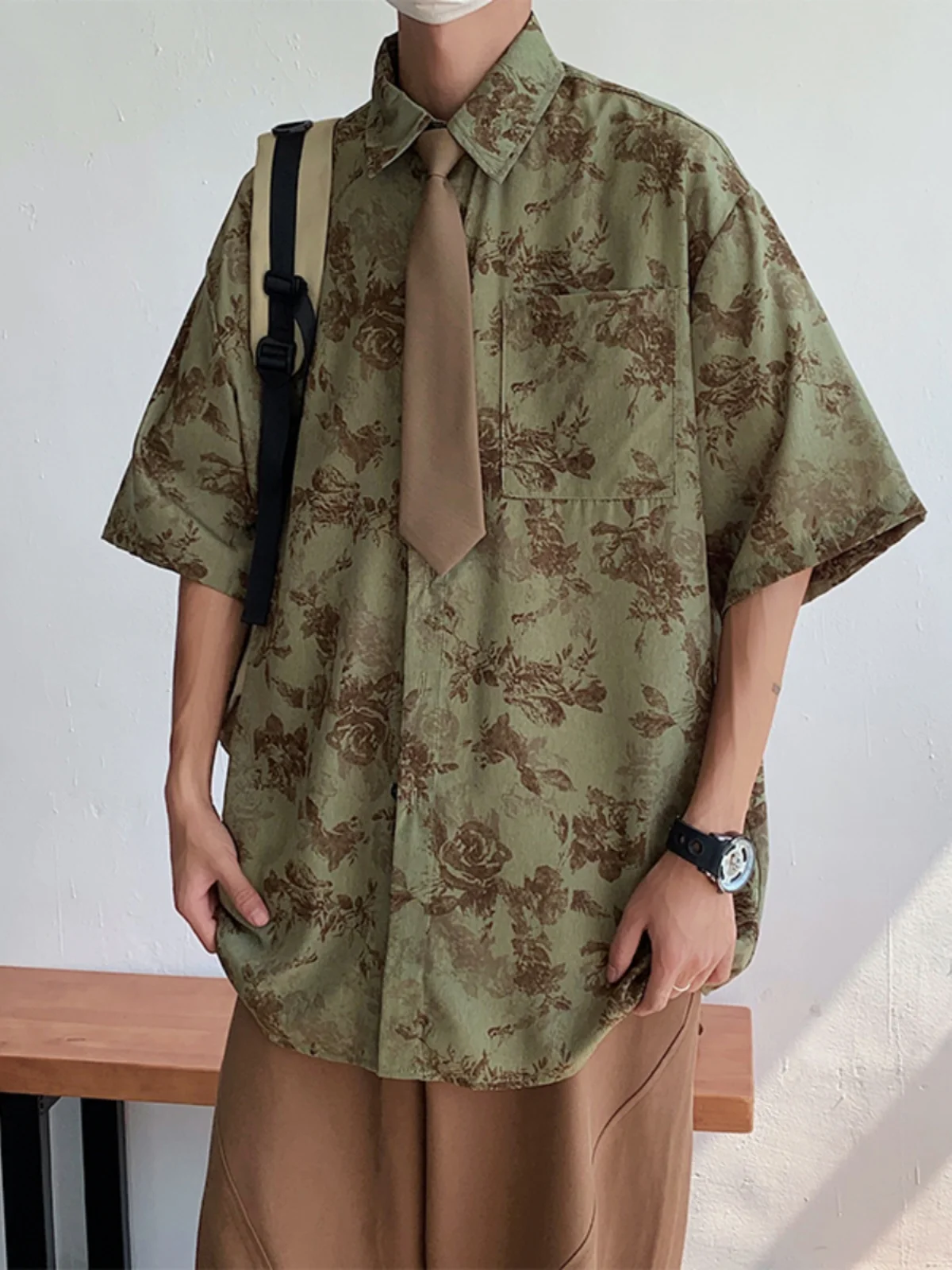 Men's ort Sve irt Floral Print Hong Kong Sle Vintage High End Feeling Summer Trendy Brand Casual Loose Fit irt
Men's ort Sve irt Floral Print Hong Kong Sle Vintage High End Feeling Summer Trendy Brand Casual Loose Fit irt