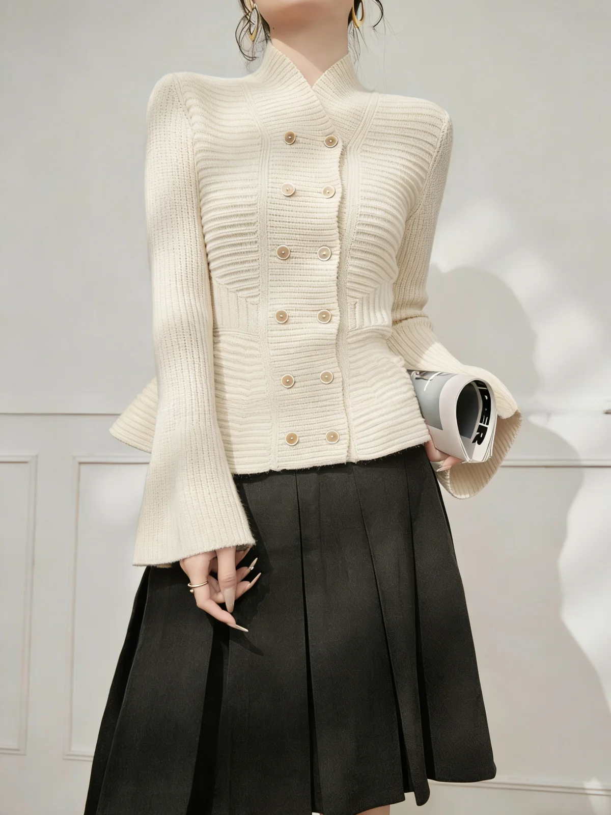 Sweet Knitwear Top for Women Bell Sleeve Waist Cinched Autumn Winter New Design Vintage Style Loose Fit Long Sleeve round Neck
Sweet Knitwear Top for Women Bell Sleeve Waist Cinched Autumn Winter New Design Vintage Style Loose Fit Long Sleeve round Neck