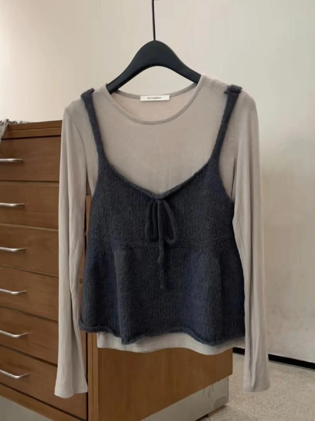 Korean Style Minimalist Layering Knitted Vest And Shirt Women's Spring Autumn New High-End Long Sleeve Base Two-Piece Set
Korean Style Minimalist Layering Knitted Vest And Shirt Women's Spring Autumn New High-End Long Sleeve Base Two-Piece Set