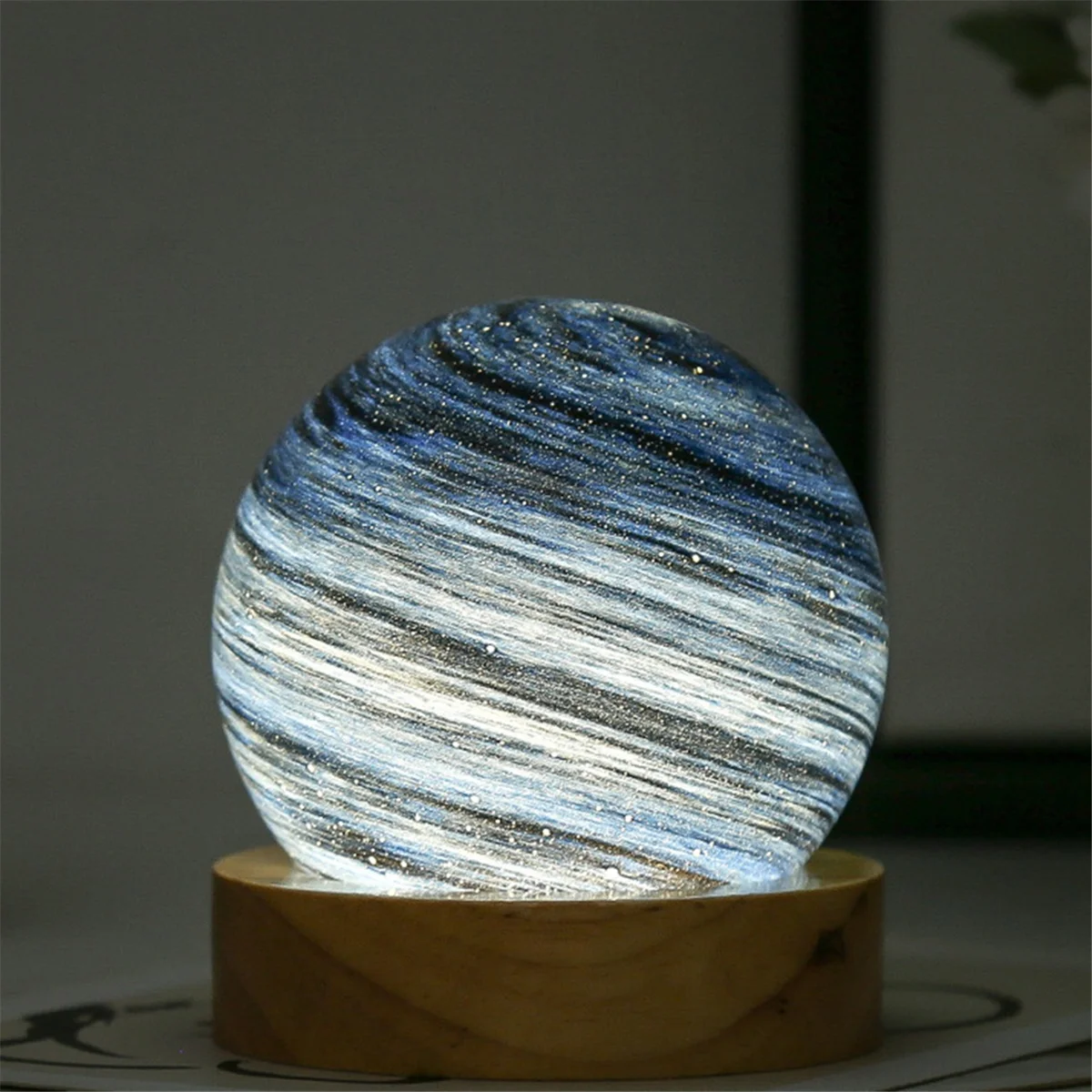 KZQ-f3D Planet Crystal Ball LED Night Light Moon Galaxy USB Night Light Bedroom Bedside Atmosphere Table Decoration Lamp
KZQ-f3D Planet Crystal Ball LED Night Light Moon Galaxy USB Night Light Bedroom Bedside Atmosphere Table Decoration Lamp