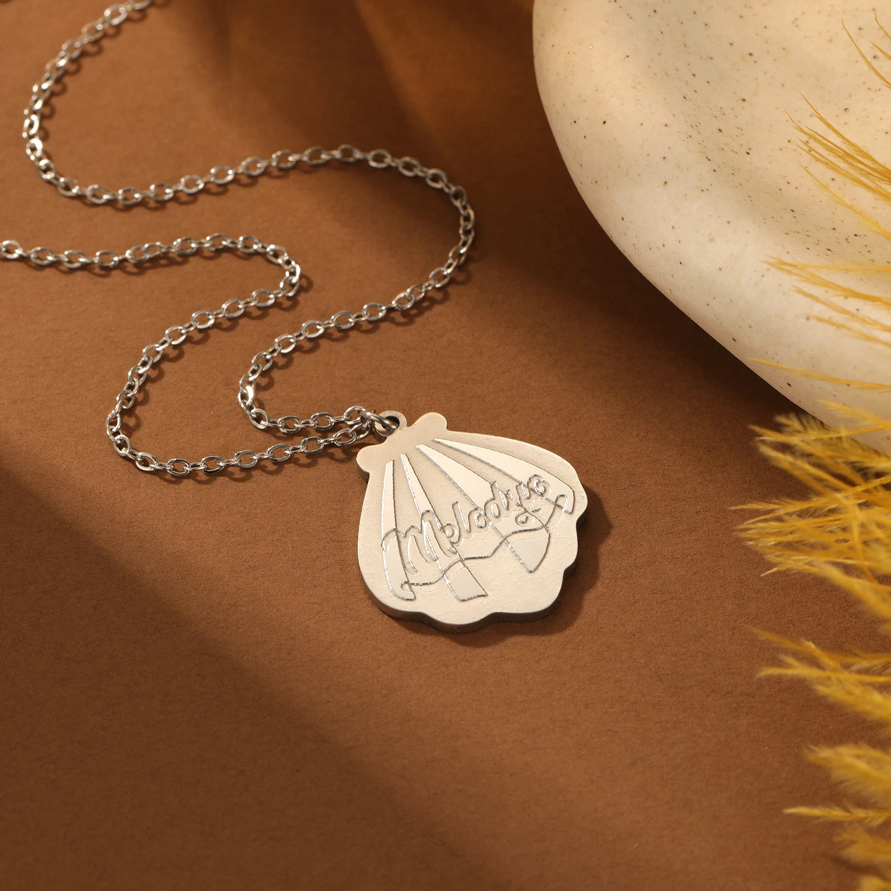 Shell Shaped Pendant Etched Shell Pattern Custom English Name Necklace 18K Gold Plated Stainless Steel Ocean Theme Jewelry Gift
Shell Shaped Pendant Etched Shell Pattern Custom English Name Necklace 18K Gold Plated Stainless Steel Ocean Theme Jewelry Gift