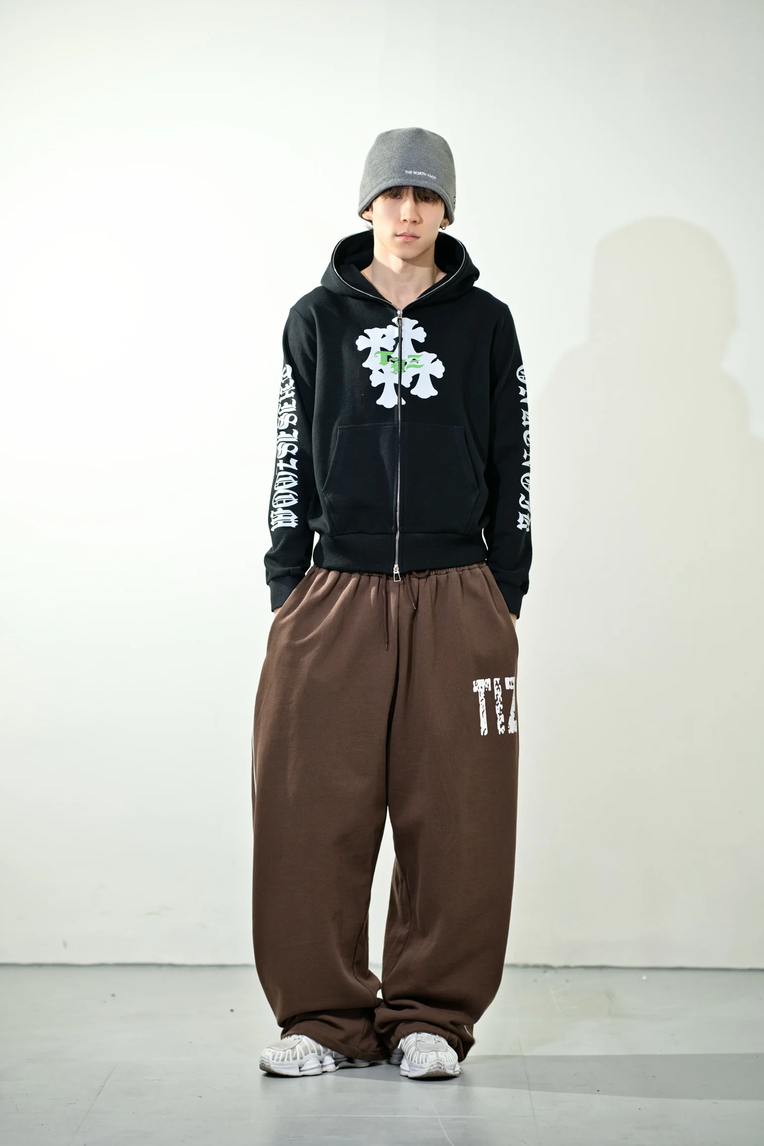 Спортивные брюки TIZ Street Style оверсайз с драпировкой и шнурком, унисекс, прямые, из хлопка, повседневные, в стиле ретро, с полосками Water System
Спортивные брюки TIZ Street Style оверсайз с драпировкой и шнурком, унисекс, прямые, из хлопка, повседневные, в стиле ретро, с полосками Water System