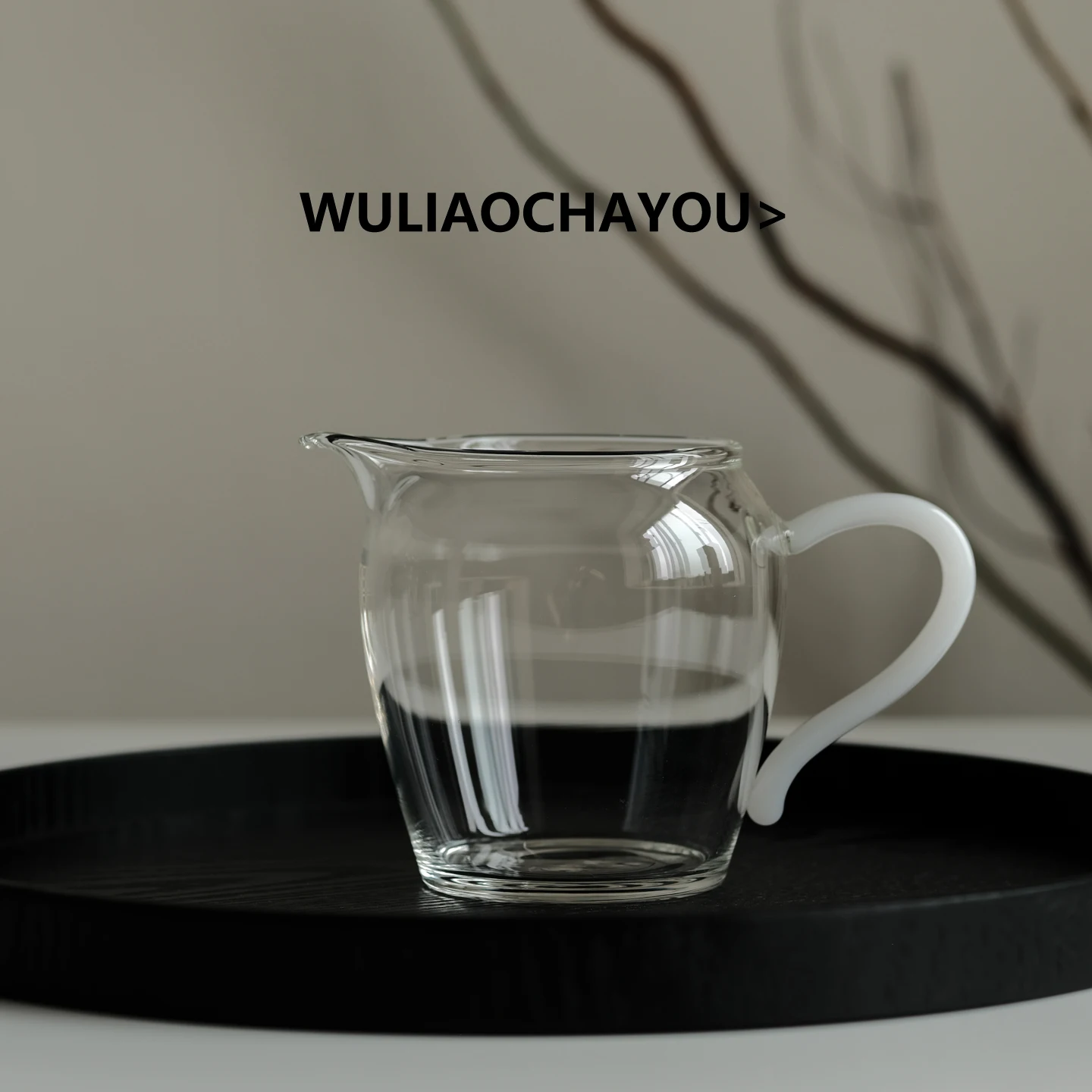Thickened Glass Eagle Beak Public Cup Transparent Anti-Scald Handle High Quality Tea Serving Tool for Drinking And Sharing Tea
Thickened Glass Eagle Beak Public Cup Transparent Anti-Scald Handle High Quality Tea Serving Tool for Drinking And Sharing Tea