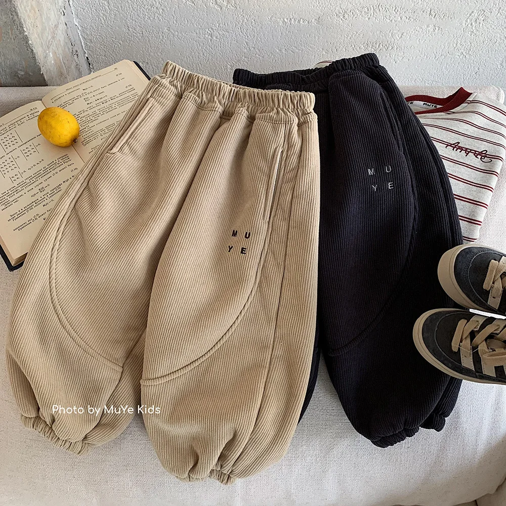 Вельветовые штаны для маленьких мальчиков с вышивкой букв, утепленные теплые штаны для бега для маленьких мальчиков, новые зимние штаны с эластичной резинкой на талии для маленьких мальчиков
Вельветовые штаны для маленьких мальчиков с вышивкой букв, утепленные теплые штаны для бега для маленьких мальчиков, новые зимние штаны с эластичной резинкой на талии для маленьких мальчиков