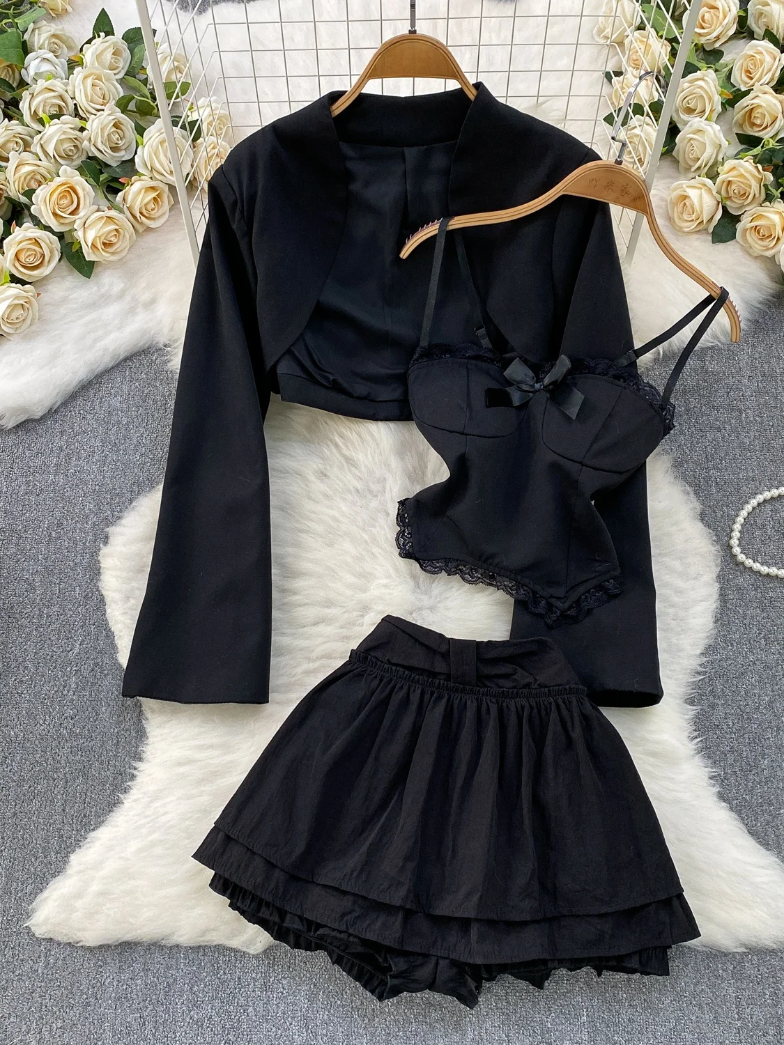Elegant Lace Trim Three-Piece Set Girl's Pure Desire Suit Jacket Cardigan Outerwear with Cake Skirt Pants Fashionable Ensemble
Elegant Lace Trim Three-Piece Set Girl's Pure Desire Suit Jacket Cardigan Outerwear with Cake Skirt Pants Fashionable Ensemble