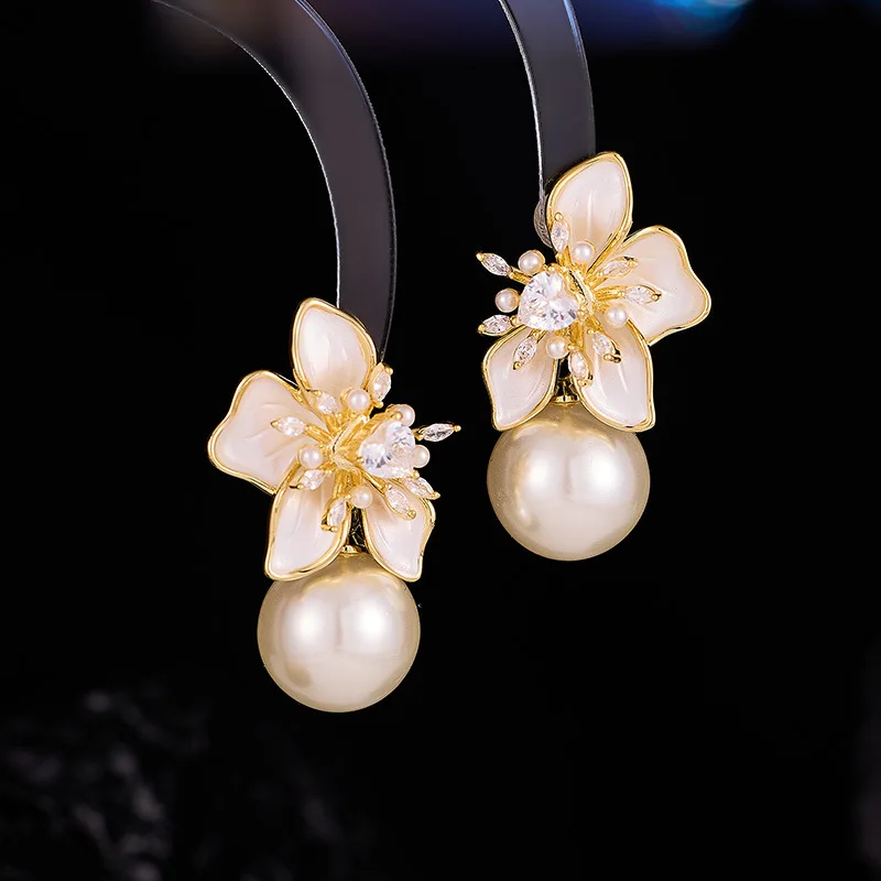Gentle Hong Kong Style Butterfly Pearl Fashion Three-Dimensional Flower Exquisite Drop Earrings Elegant Light Luxury Hi
Gentle Hong Kong Style Butterfly Pearl Fashion Three-Dimensional Flower Exquisite Drop Earrings Elegant Light Luxury Hi