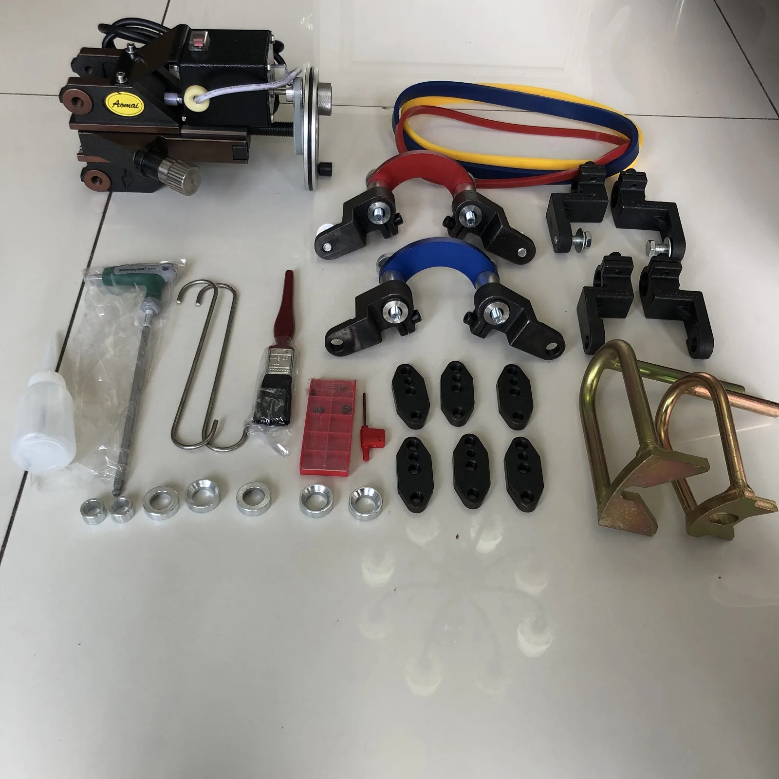 AM8700 Factory Price Car Disc Aligner Brake Lathe Machine BL-618 Lathedrive Unit for Automotive Maintenance
AM8700 Factory Price Car Disc Aligner Brake Lathe Machine BL-618 Lathedrive Unit for Automotive Maintenance