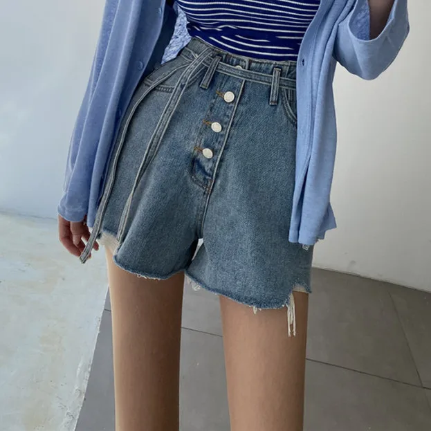 Retro Style Belted Hole Denim Shorts Women's Fashion Summer New Arrival Versatile High Waist Washed Process Loose Fit Jeans
Retro Style Belted Hole Denim Shorts Women's Fashion Summer New Arrival Versatile High Waist Washed Process Loose Fit Jeans