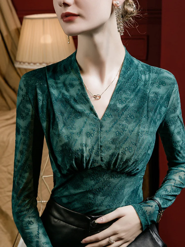 Letter Jacquard V-Neck Lace Top For Women, Slim Fit 2025 Autumn And New Collection, Pleated Splicing, Stylish Winter Shirt
Letter Jacquard V-Neck Lace Top For Women, Slim Fit 2025 Autumn And New Collection, Pleated Splicing, Stylish Winter Shirt