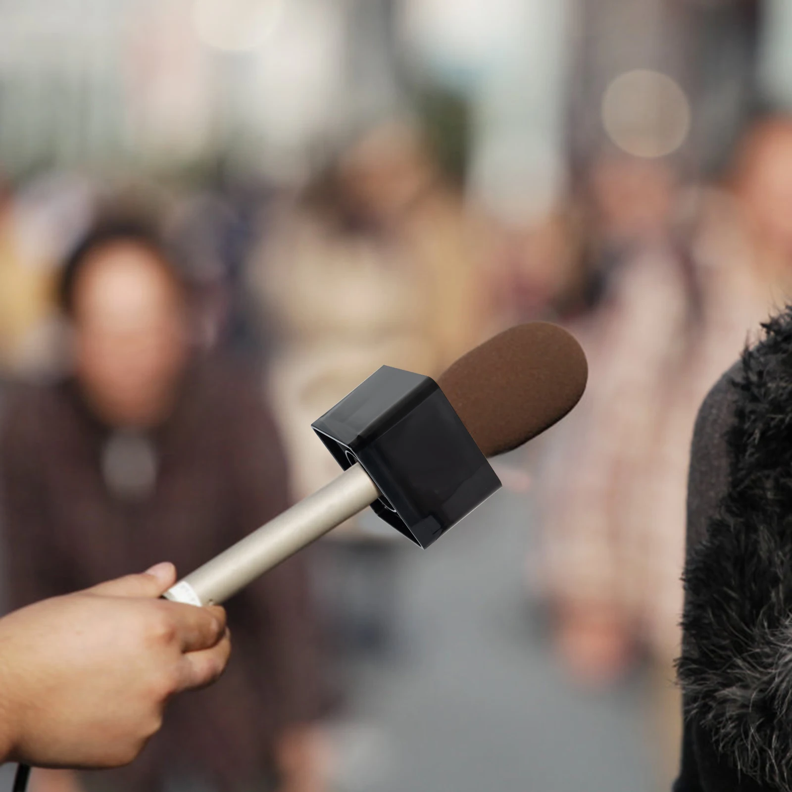 2pcs Portable Abs Square Cube Interview Mic Logo Flag Station Durable Microphone Stand Small Compact Protector For Reporters
2pcs Portable Abs Square Cube Interview Mic Logo Flag Station Durable Microphone Stand Small Compact Protector For Reporters